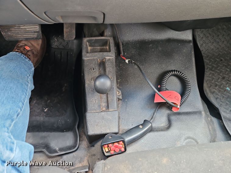 image for item EI8851 2013 GMC Sierra 2500HD Ext. Cab pickup truck