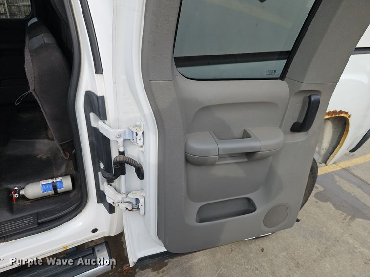 image for item EI8851 2013 GMC Sierra 2500HD Ext. Cab pickup truck