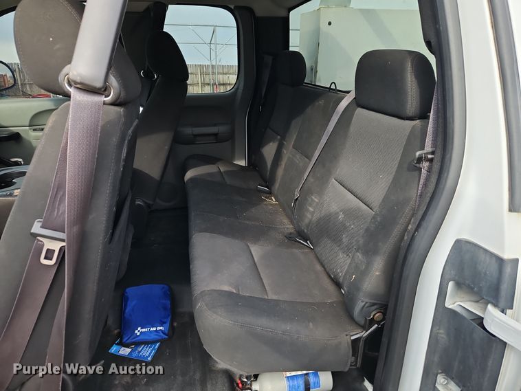 image for item EI8851 2013 GMC Sierra 2500HD Ext. Cab pickup truck