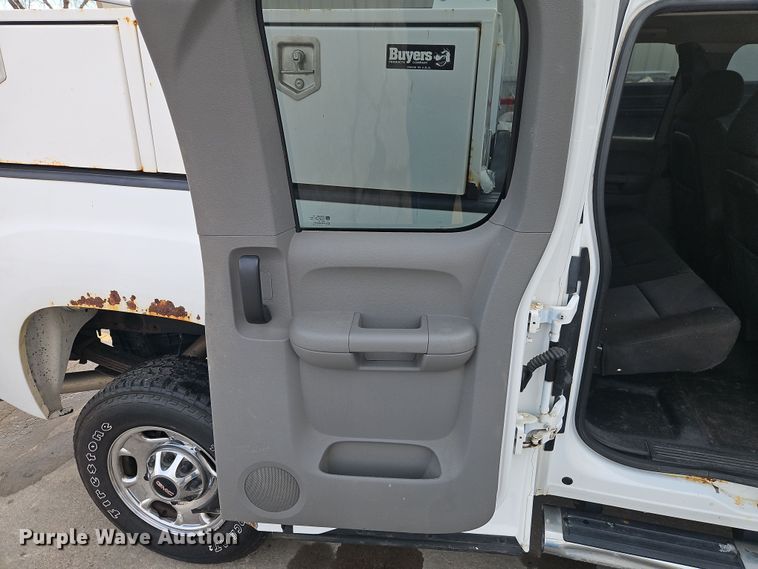 image for item EI8851 2013 GMC Sierra 2500HD Ext. Cab pickup truck