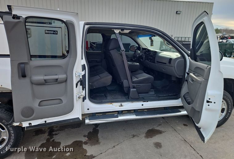 image for item EI8851 2013 GMC Sierra 2500HD Ext. Cab pickup truck