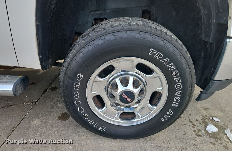 image for item EI8851 2013 GMC Sierra 2500HD Ext. Cab pickup truck