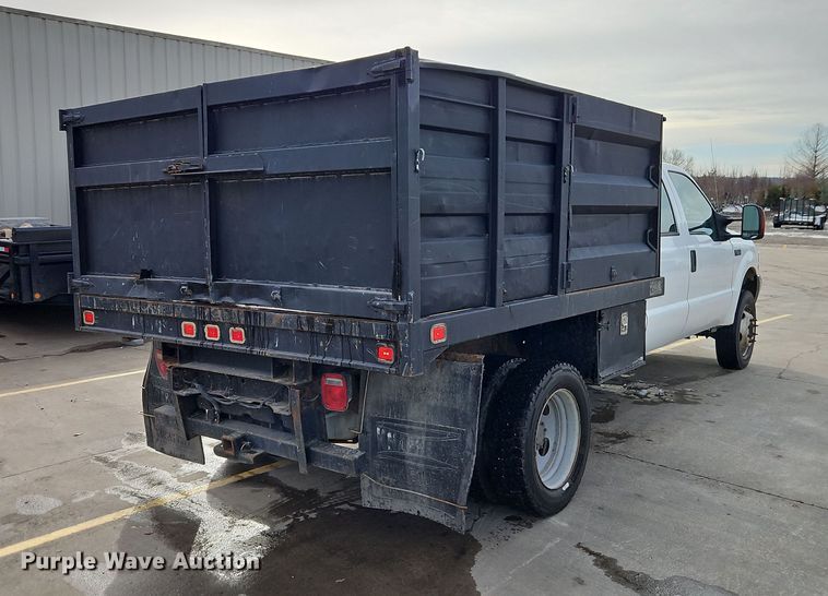 image for item EI8853 2004 Ford F550 Super Duty dump flatbed truck