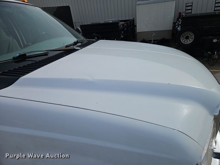 image for item EI8853 2004 Ford F550 Super Duty dump flatbed truck