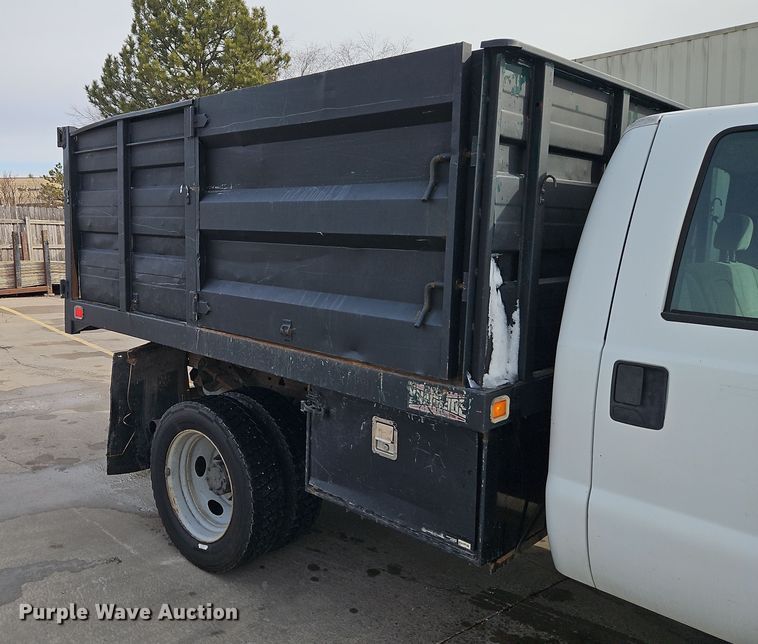 image for item EI8853 2004 Ford F550 Super Duty dump flatbed truck