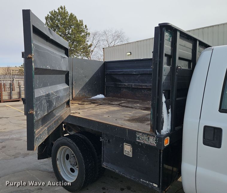 image for item EI8853 2004 Ford F550 Super Duty dump flatbed truck