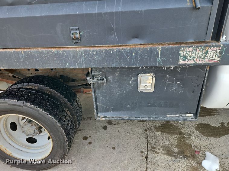 image for item EI8853 2004 Ford F550 Super Duty dump flatbed truck