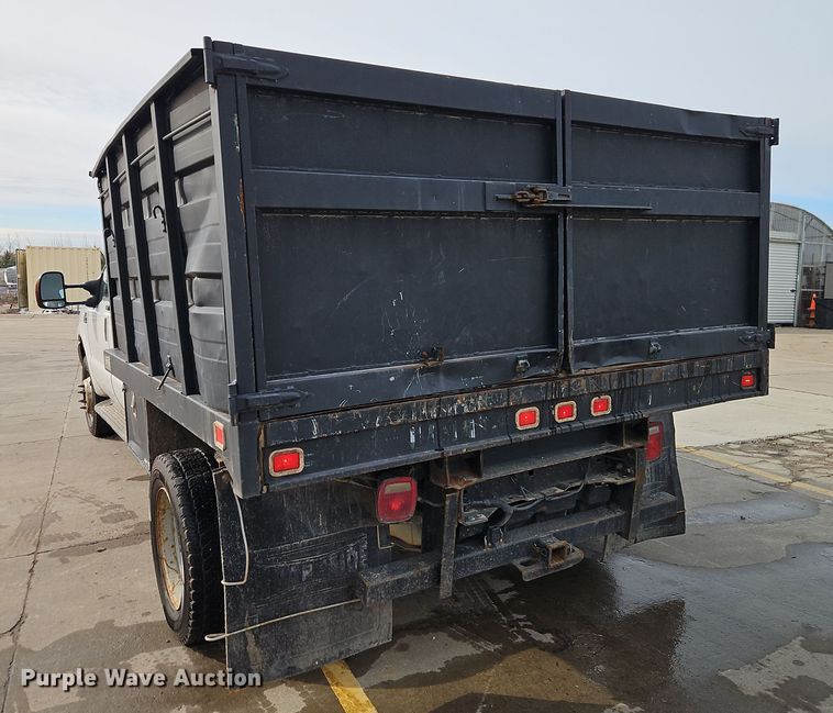 image for item EI8853 2004 Ford F550 Super Duty dump flatbed truck