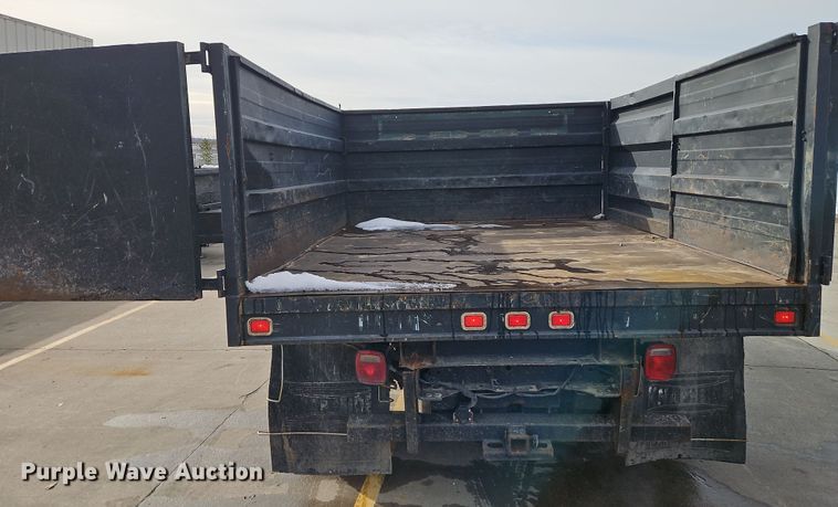 image for item EI8853 2004 Ford F550 Super Duty dump flatbed truck