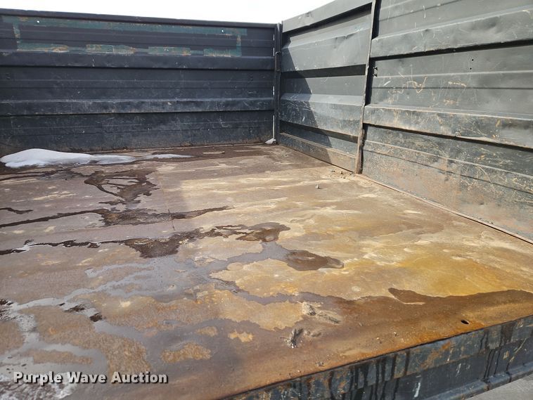 image for item EI8853 2004 Ford F550 Super Duty dump flatbed truck