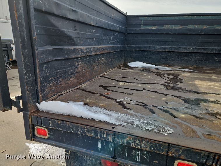 image for item EI8853 2004 Ford F550 Super Duty dump flatbed truck