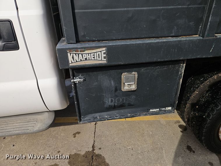 image for item EI8853 2004 Ford F550 Super Duty dump flatbed truck