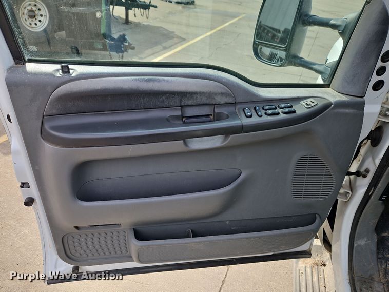 image for item EI8853 2004 Ford F550 Super Duty dump flatbed truck