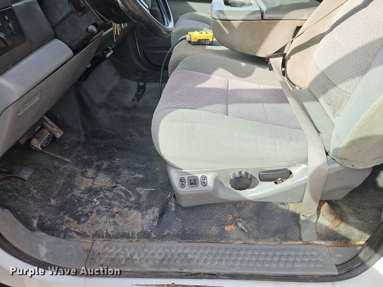 image for item EI8853 2004 Ford F550 Super Duty dump flatbed truck