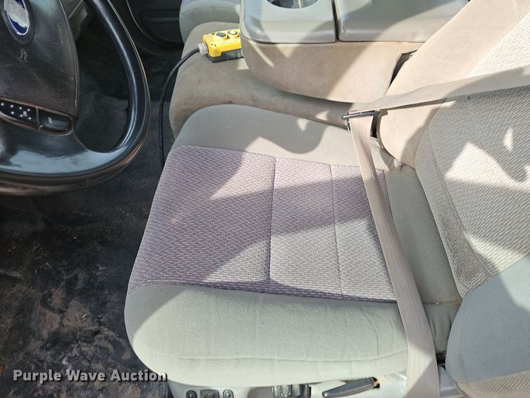 image for item EI8853 2004 Ford F550 Super Duty dump flatbed truck