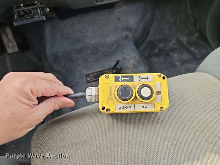 image for item EI8853 2004 Ford F550 Super Duty dump flatbed truck