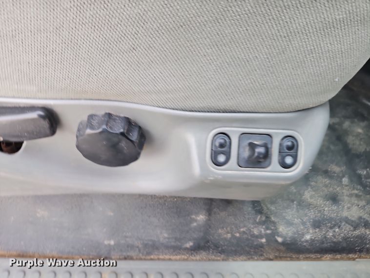 image for item EI8853 2004 Ford F550 Super Duty dump flatbed truck