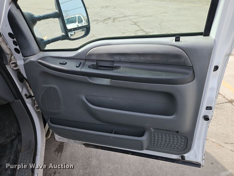 image for item EI8853 2004 Ford F550 Super Duty dump flatbed truck