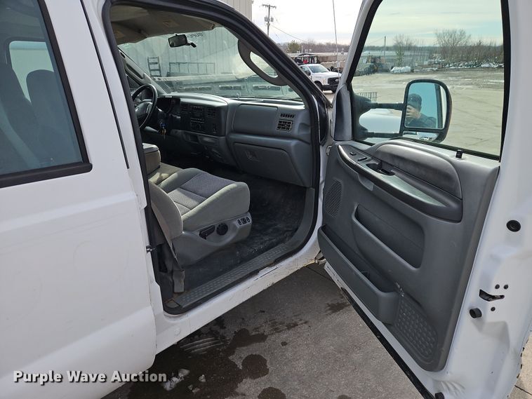 image for item EI8853 2004 Ford F550 Super Duty dump flatbed truck