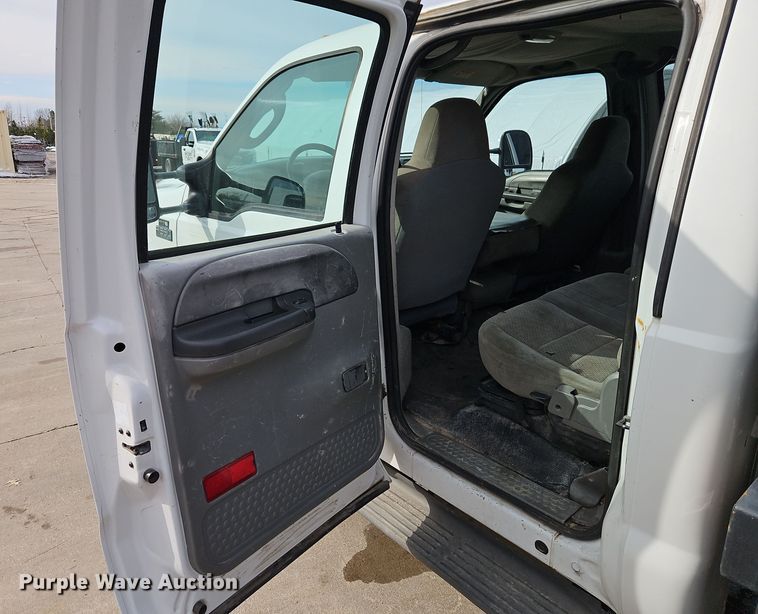 image for item EI8853 2004 Ford F550 Super Duty dump flatbed truck