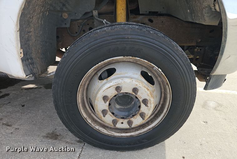 image for item EI8853 2004 Ford F550 Super Duty dump flatbed truck