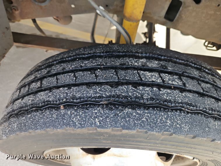 image for item EI8853 2004 Ford F550 Super Duty dump flatbed truck