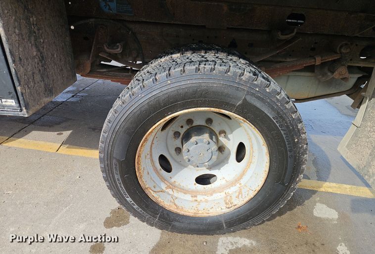 image for item EI8853 2004 Ford F550 Super Duty dump flatbed truck