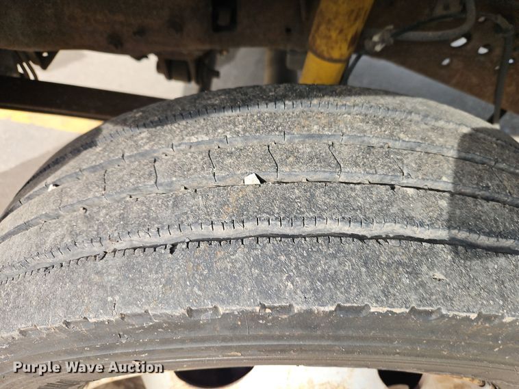 image for item EI8853 2004 Ford F550 Super Duty dump flatbed truck