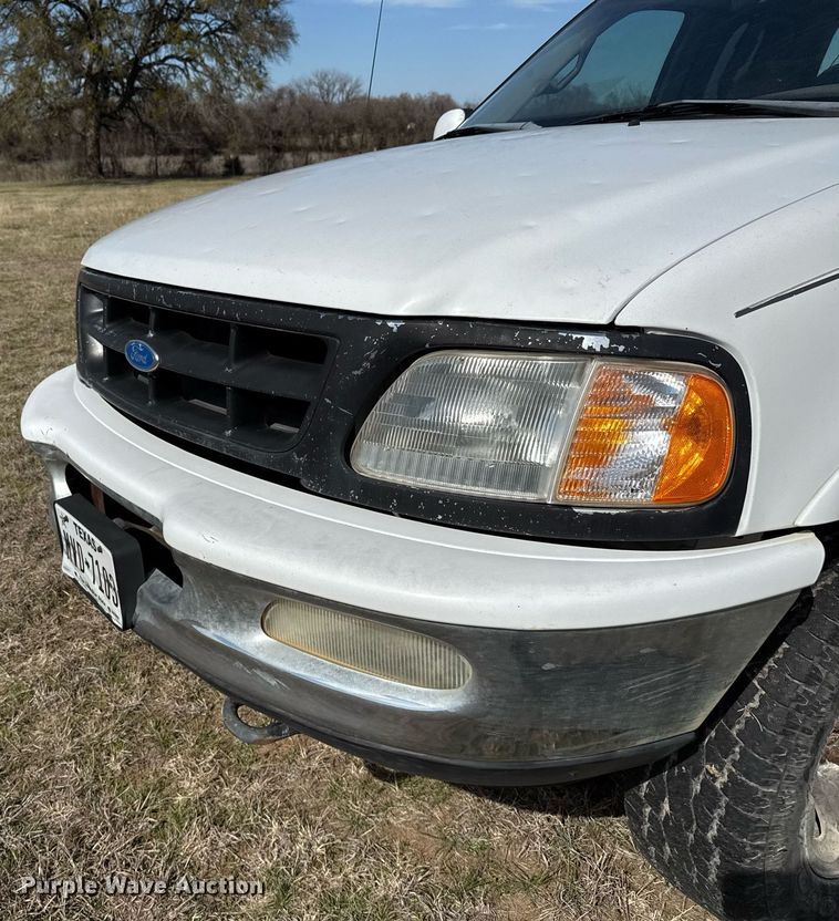 image for item EJ3482 1998 Ford F150 SuperCab flatbed pickup truck 