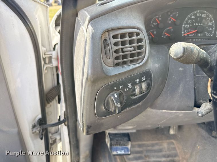 image for item EJ3482 1998 Ford F150 SuperCab flatbed pickup truck 