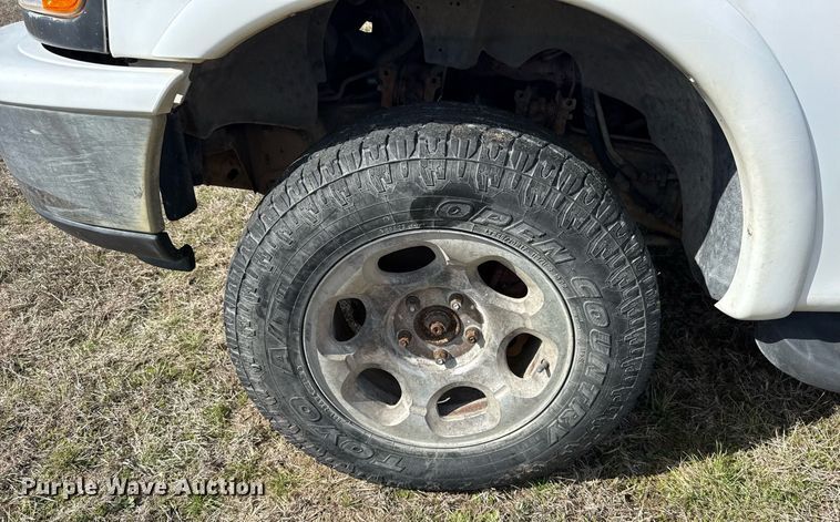 image for item EJ3482 1998 Ford F150 SuperCab flatbed pickup truck 