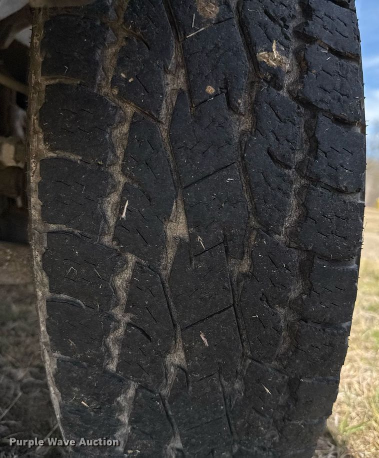 image for item EJ3482 1998 Ford F150 SuperCab flatbed pickup truck 