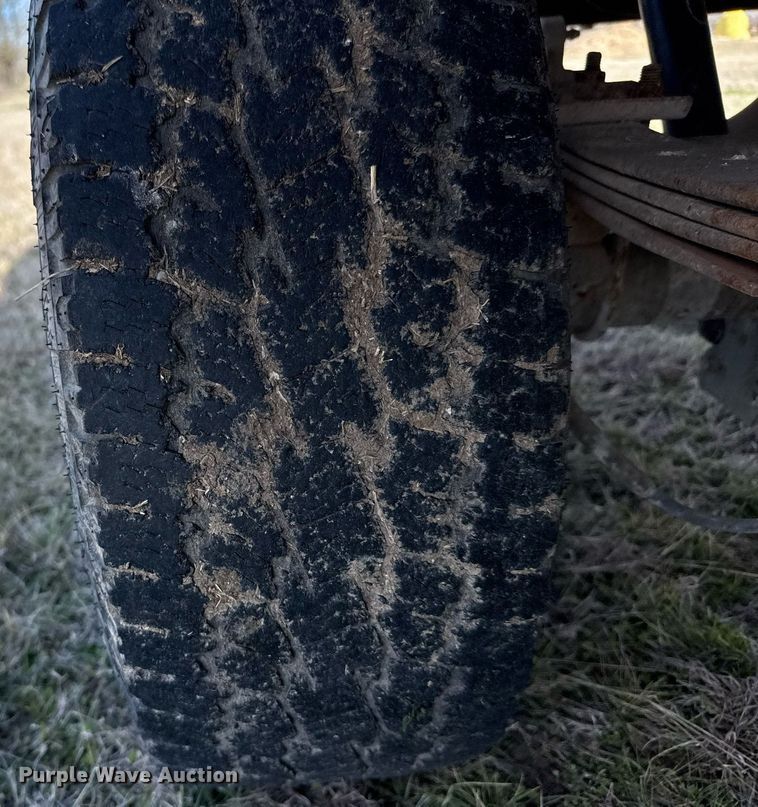 image for item EJ3482 1998 Ford F150 SuperCab flatbed pickup truck 