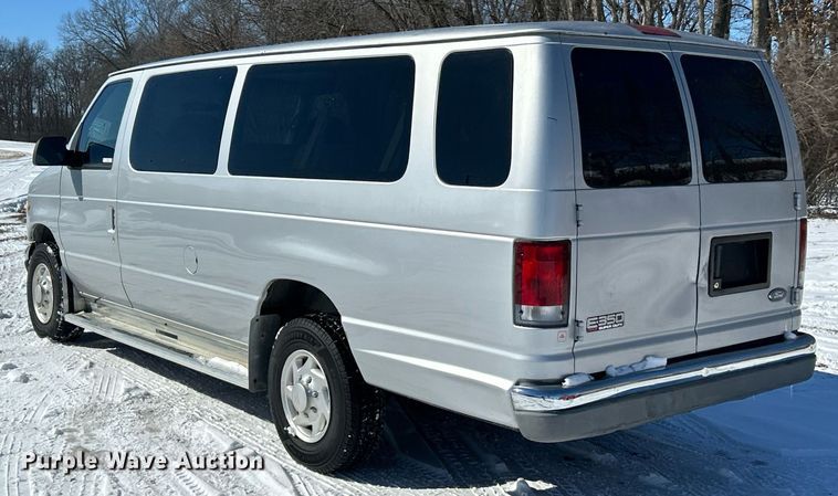 image for item EK2688 2001 Ford E350 Super Duty XLT van