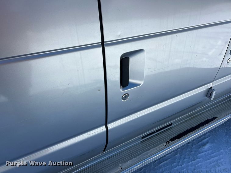 image for item EK2688 2001 Ford E350 Super Duty XLT van