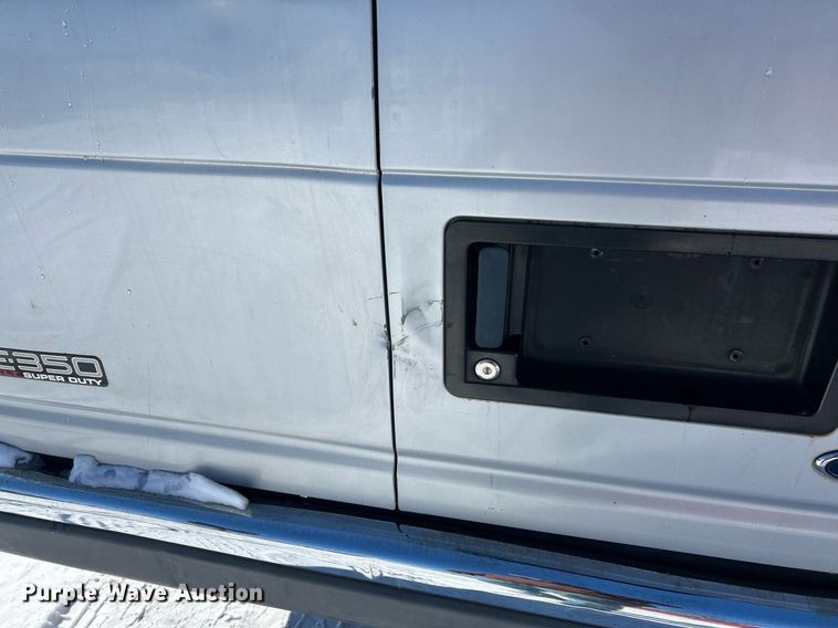 image for item EK2688 2001 Ford E350 Super Duty XLT van