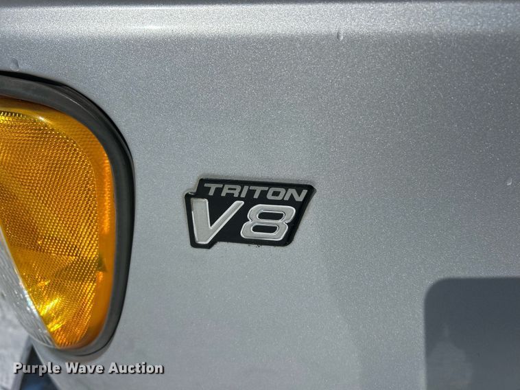 image for item EK2688 2001 Ford E350 Super Duty XLT van