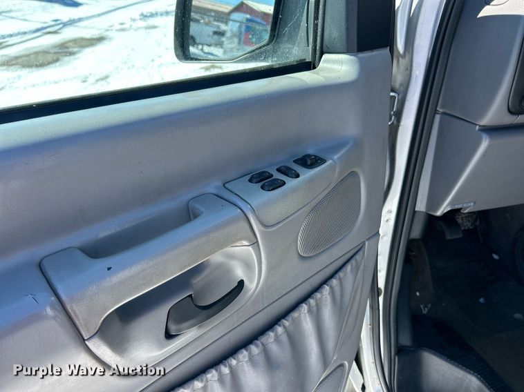 image for item EK2688 2001 Ford E350 Super Duty XLT van