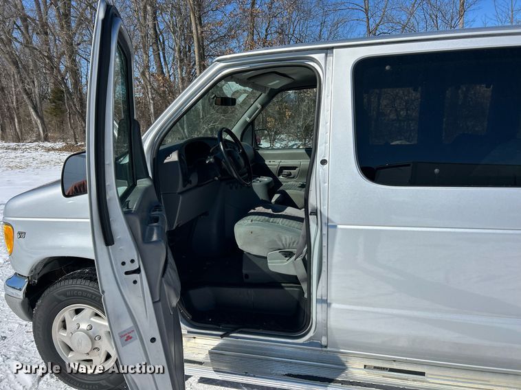 image for item EK2688 2001 Ford E350 Super Duty XLT van