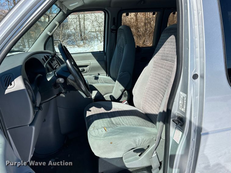 image for item EK2688 2001 Ford E350 Super Duty XLT van
