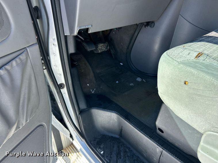 image for item EK2688 2001 Ford E350 Super Duty XLT van