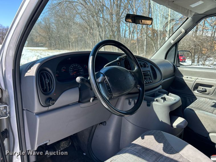 image for item EK2688 2001 Ford E350 Super Duty XLT van