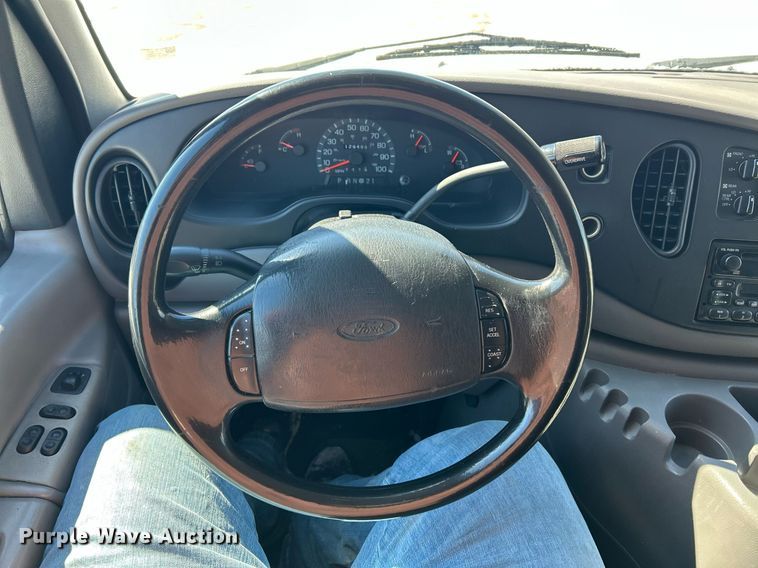 image for item EK2688 2001 Ford E350 Super Duty XLT van