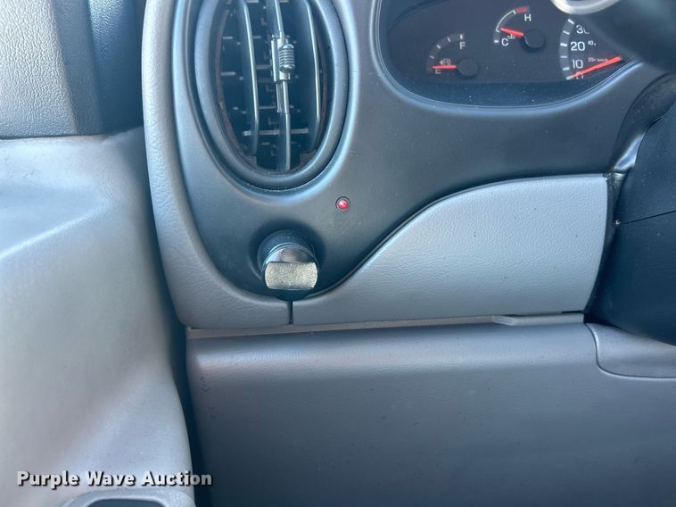 image for item EK2688 2001 Ford E350 Super Duty XLT van