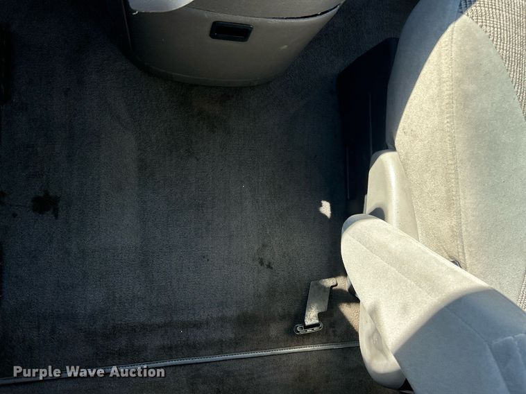 image for item EK2688 2001 Ford E350 Super Duty XLT van