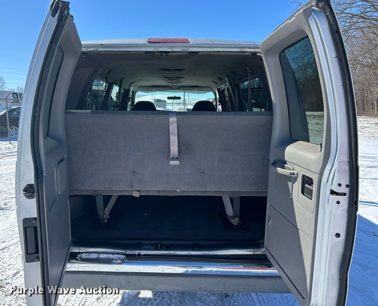 image for item EK2688 2001 Ford E350 Super Duty XLT van