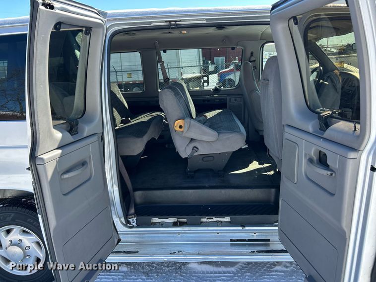 image for item EK2688 2001 Ford E350 Super Duty XLT van