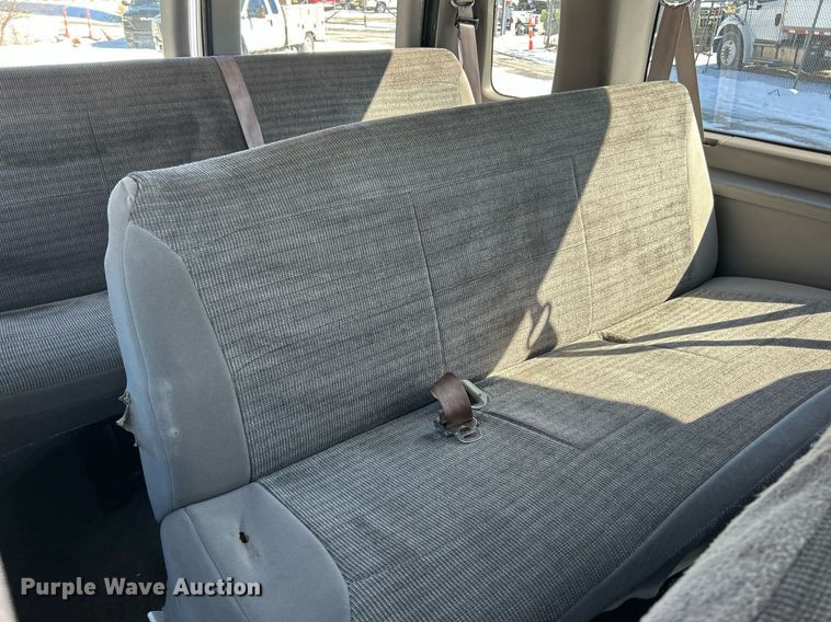 image for item EK2688 2001 Ford E350 Super Duty XLT van