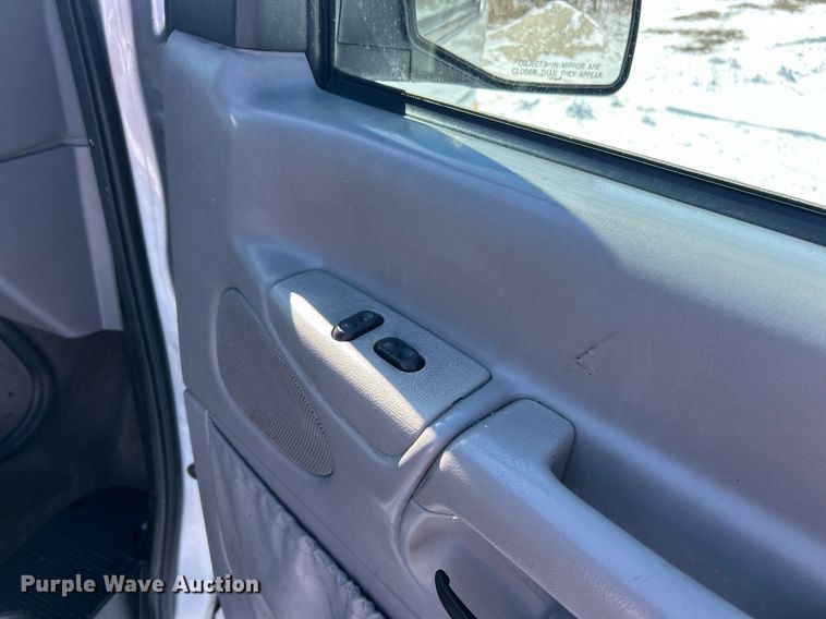 image for item EK2688 2001 Ford E350 Super Duty XLT van
