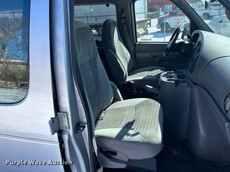 image for item EK2688 2001 Ford E350 Super Duty XLT van